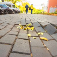 Destruction of paving slabs